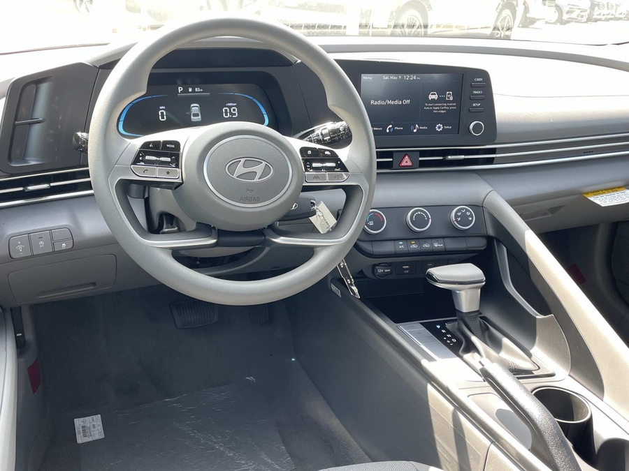 2026 Hyundai Elantra SE thumbnail 4