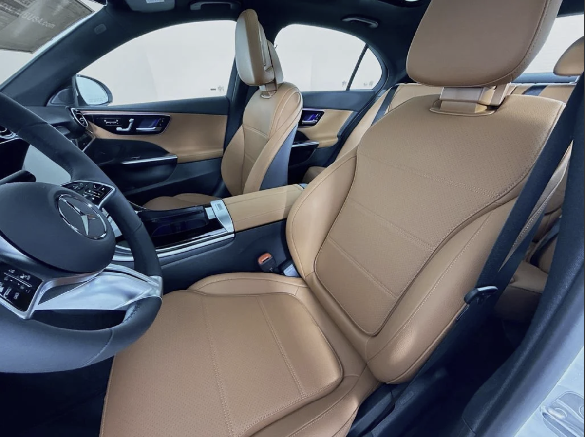 2026 Mercedes-Benz C 300 thumbnail 4